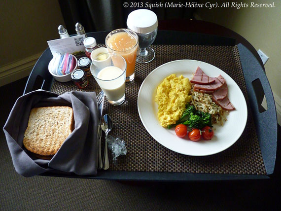 Breakfast at Marie-Hélène Cyr's room in Toronto, Ontario, Canada (November 2, 2013)